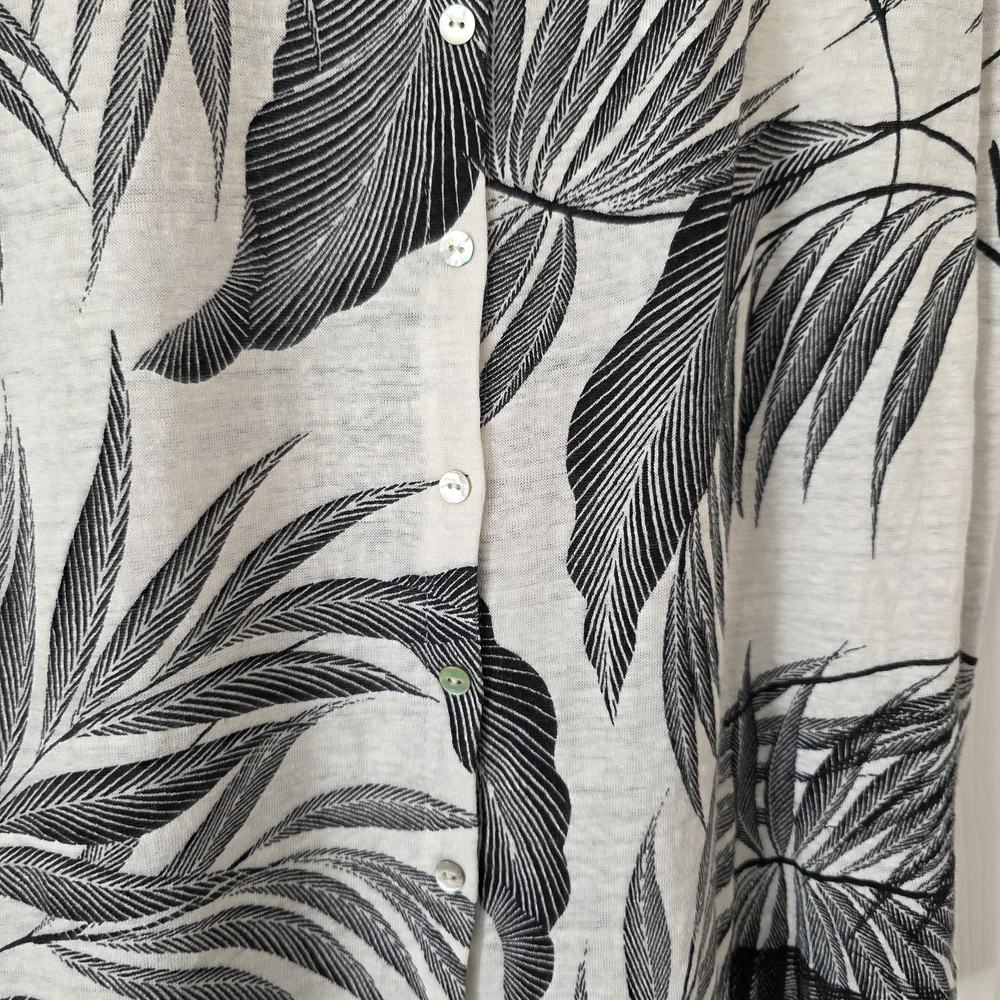 Tahari Monochrome Leaf Print Linen Top - Picture 8 of 10